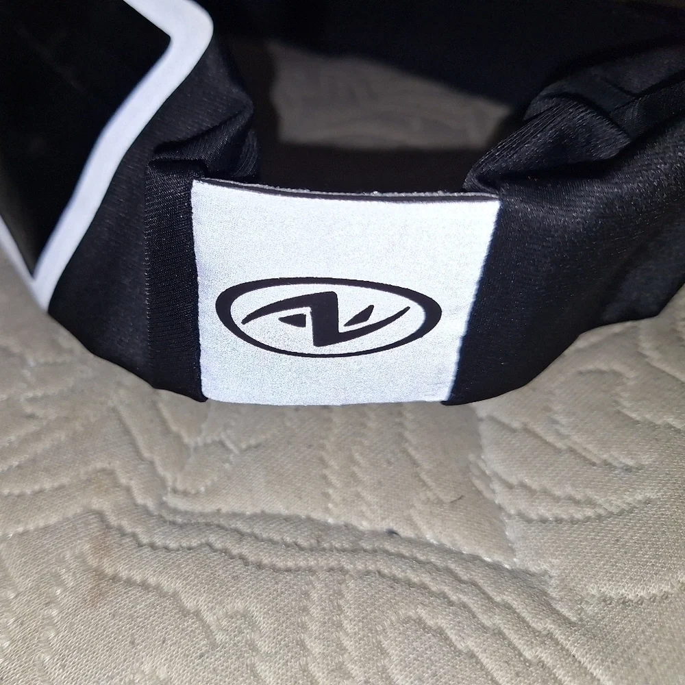 A runners phone case. Fully zippered waterproof belt bag for your phone.